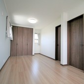 欧米風の外観とひのきの床を使用した4人家族のためのお家｜注文住宅｜浜松